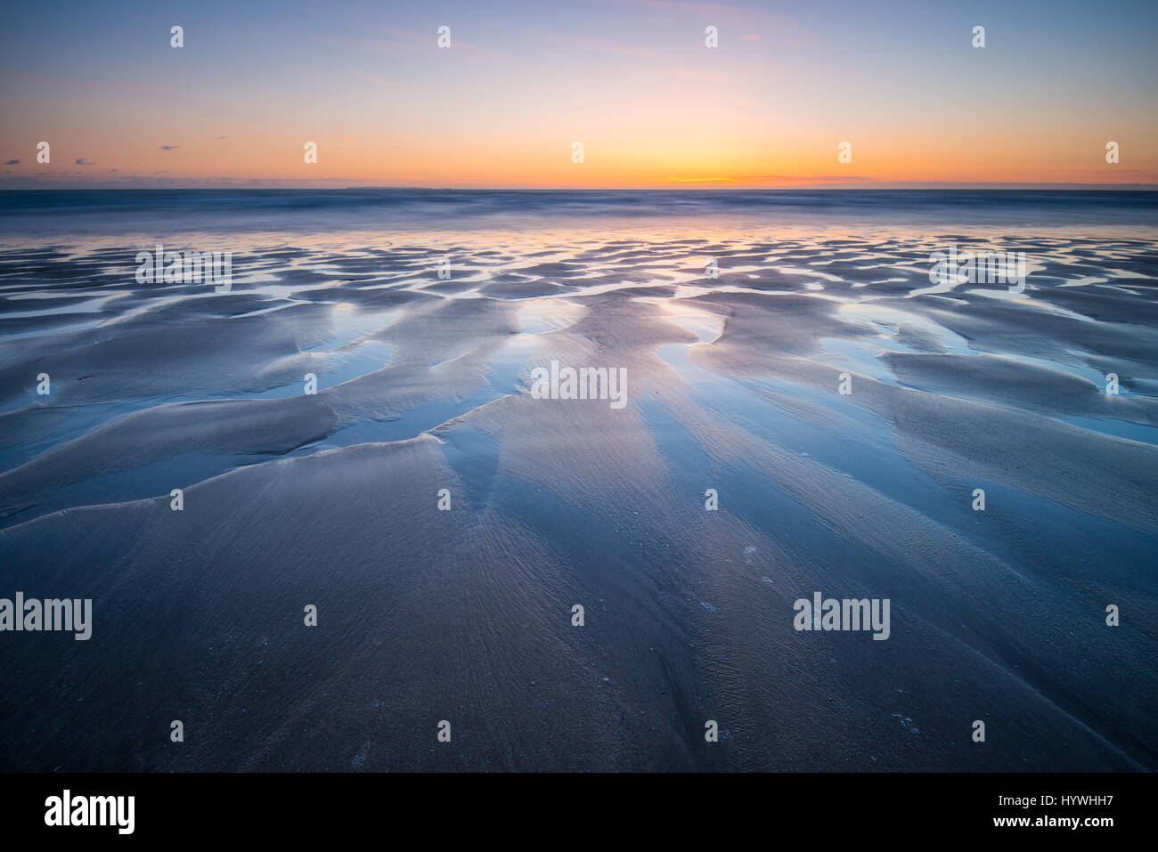 Woolacombe Strand, Devon, UK. 26. April 2017. Schöner Sonnenuntergang nach einem klaren und sonnigen Tag und weitere werden in den nächsten Tagen folgen. Bildnachweis: Dan Tucker/Alamy Live-Nachrichten Stockfoto