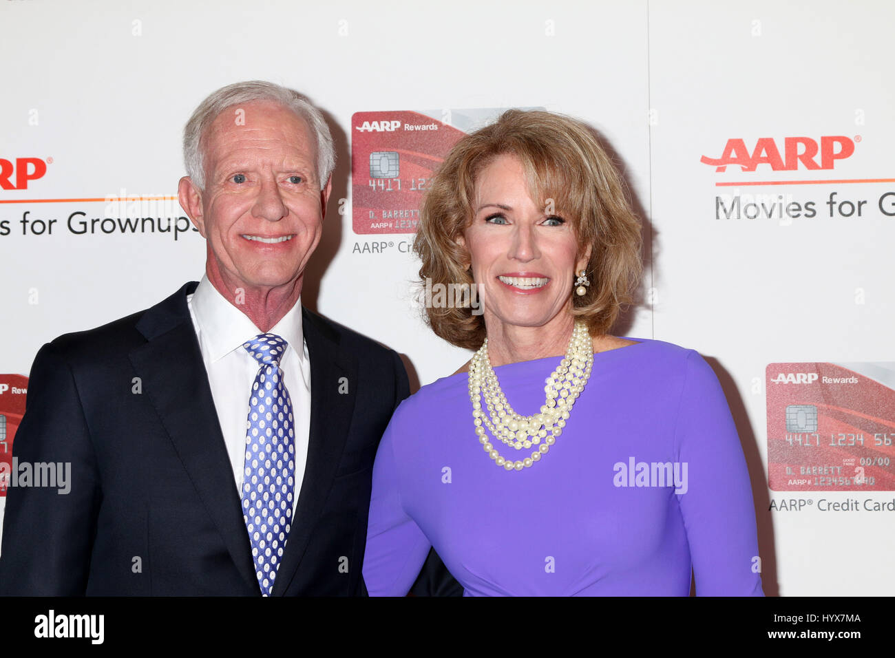 Beverly Hills, CA, USA. 6. Februar 2017. LOS ANGELES - 6 FEB: Chesley Sullenberger, Lorrie Sullenberger an die AARP-Filme für Erwachsene-Awards im Beverly Wilshire Hotel am 6. Februar 2017 in Beverly Hills, CA Credit: Kathy Hutchins / via ZUMA Draht/ZUMA Draht/Alamy Live-Nachrichten Stockfoto