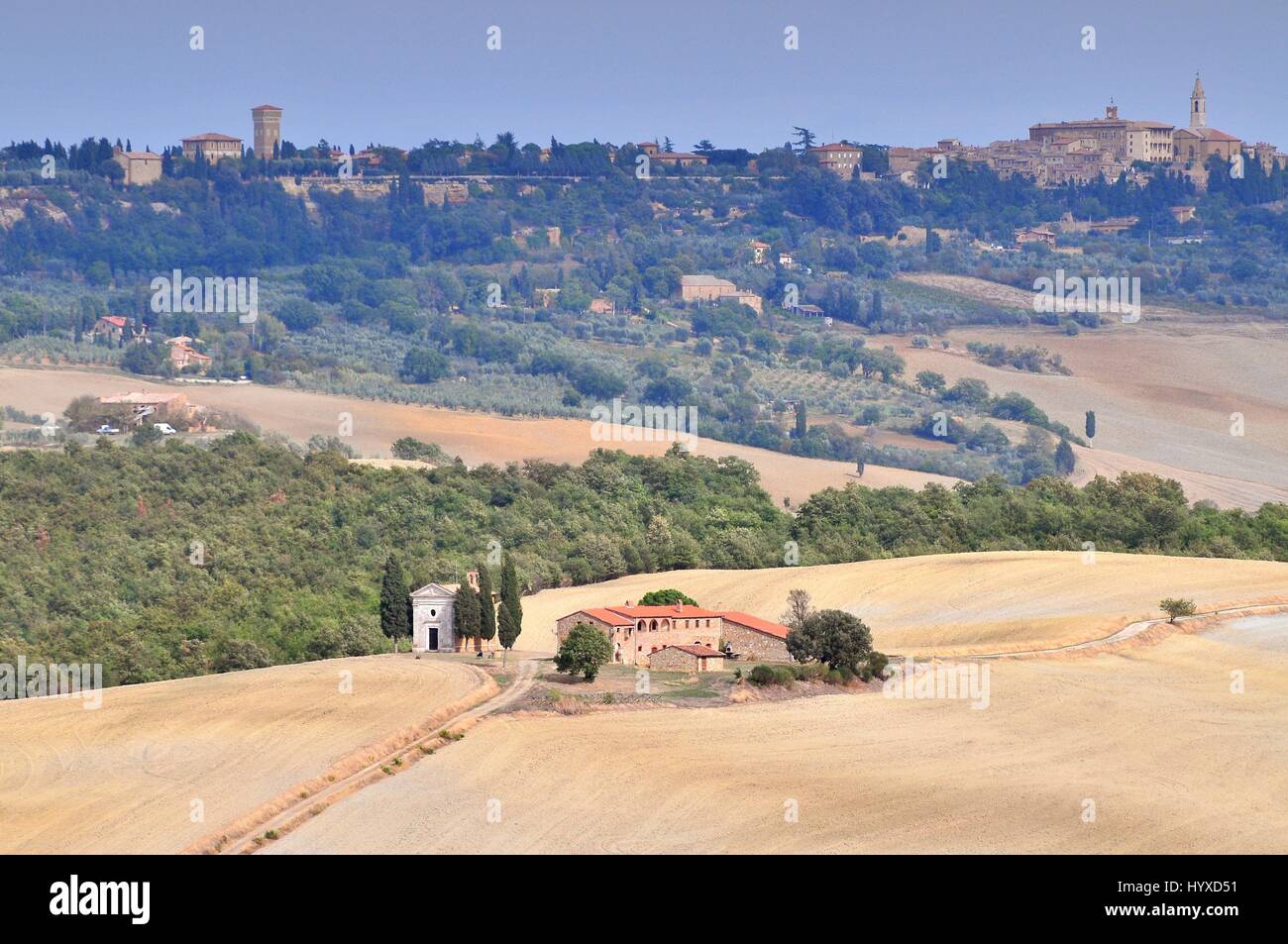 Kapelle und Haus am Berg, nr Pienza, Toskana, Italien Stockfoto