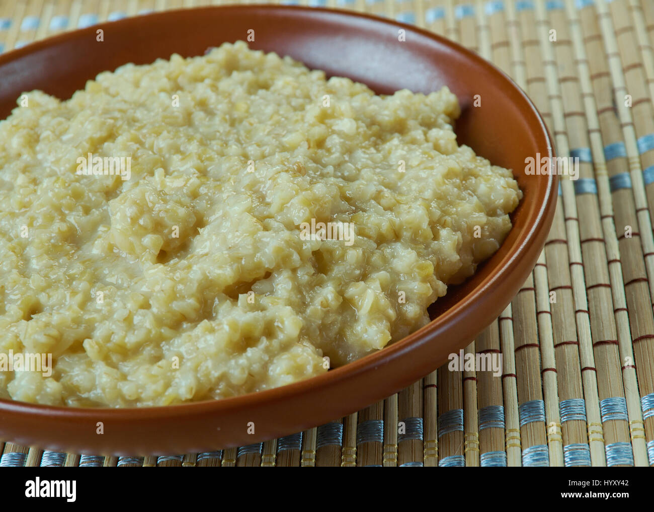Harees - nahöstlichen Gericht gekocht, rissig oder grob-Boden Weizen gemischt mit Fleisch. Stockfoto