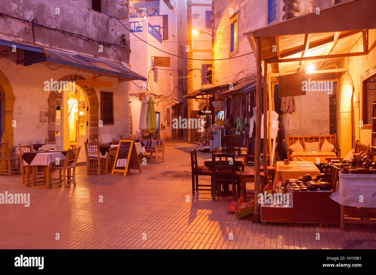 Alten Einkaufsstraße in Medina am Abend.  Essaouira, Marokko Stockfoto