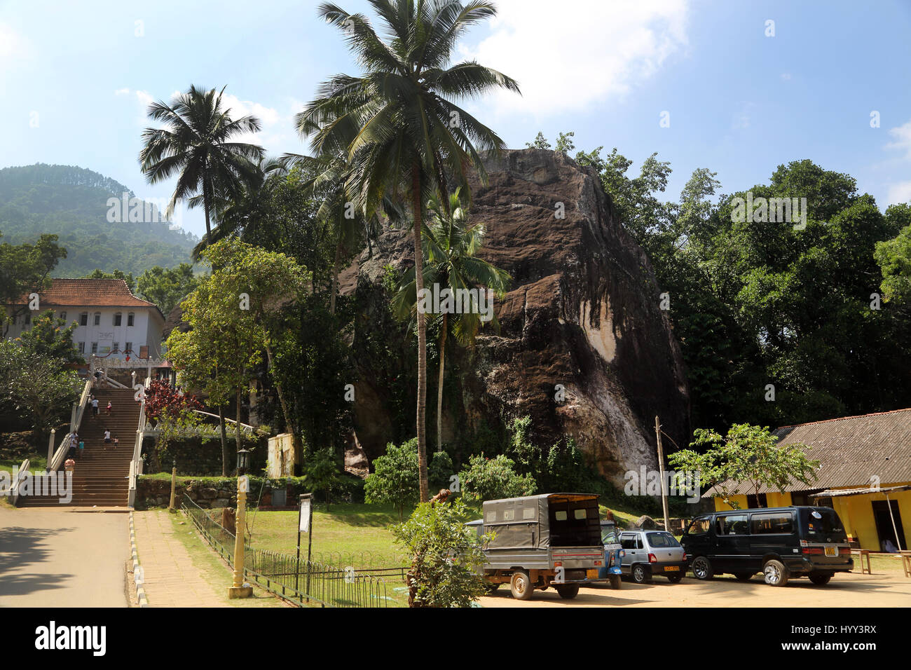 Aluviharaya Rock Cave Tempel Sri Lanka Matale-Distrikt Kandy-Dambulla Autobahn Treppe zum internationalen buddhistischen Bibliothek und Sri Buddhagosha Eng Stockfoto