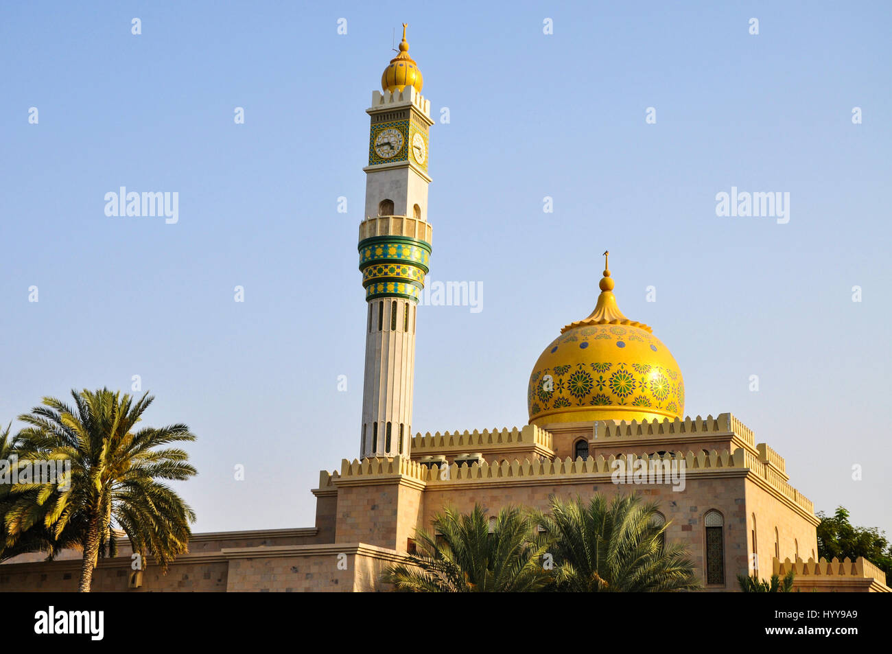 Eine wunderschöne goldene Moschee in der Stadt Maskat Stockfoto