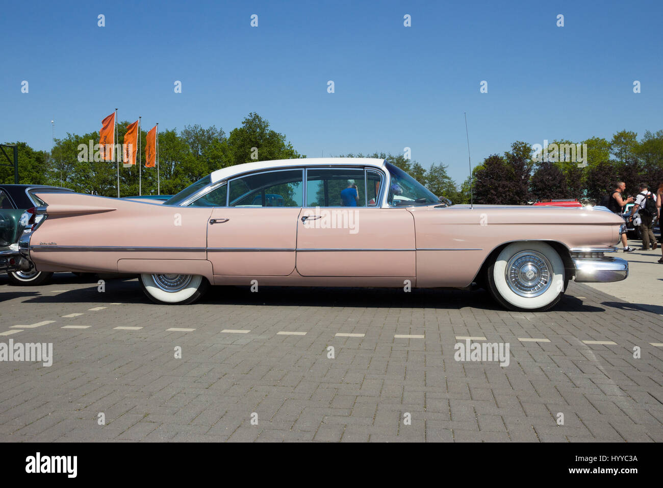 ROSMALEN, Niederlande - 8. Mai 2016: Seitenansicht eines Oldtimers 1959 Cadillac Sedan De Ville. Stockfoto