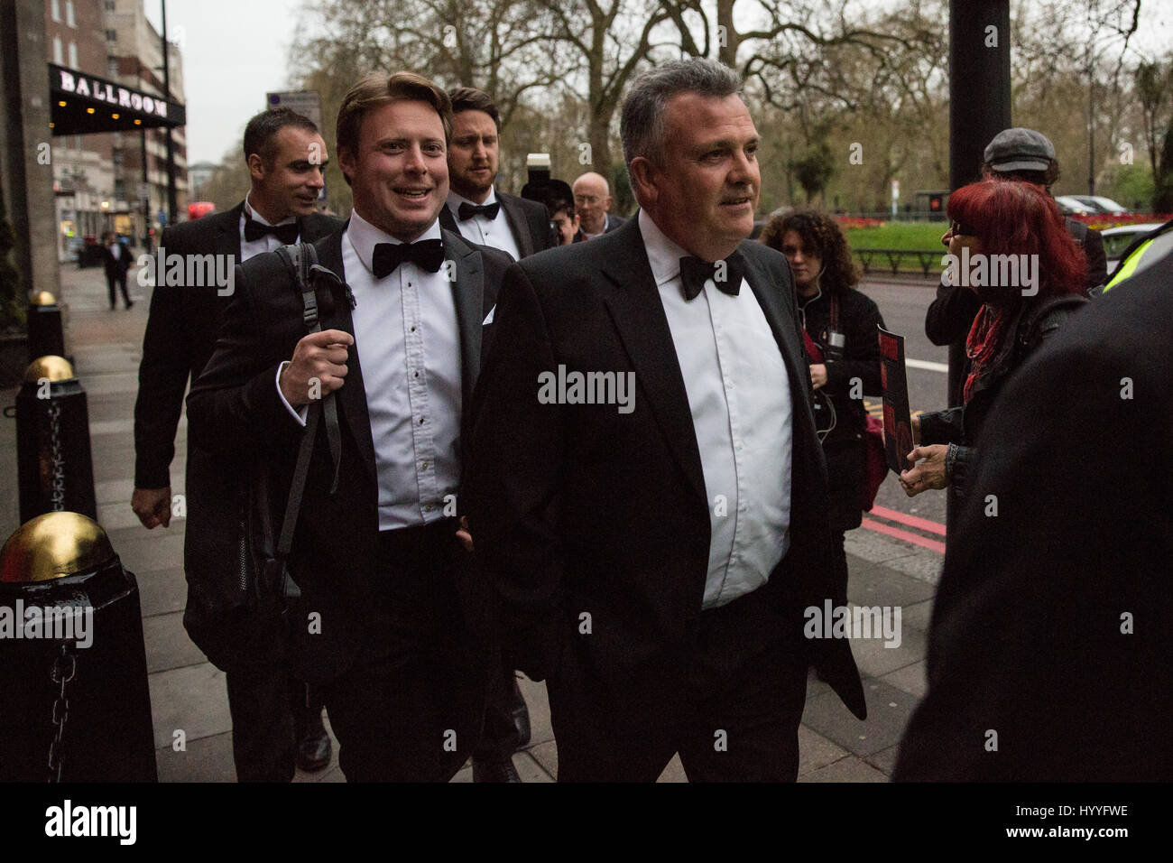 London, UK. 4. April 2017. Aktivisten Kampagnen für den sozialen Wohnungsbau und gegen Gentrifizierung und soziale Säuberung zu protestieren, wie für die Ankunft der Stockfoto