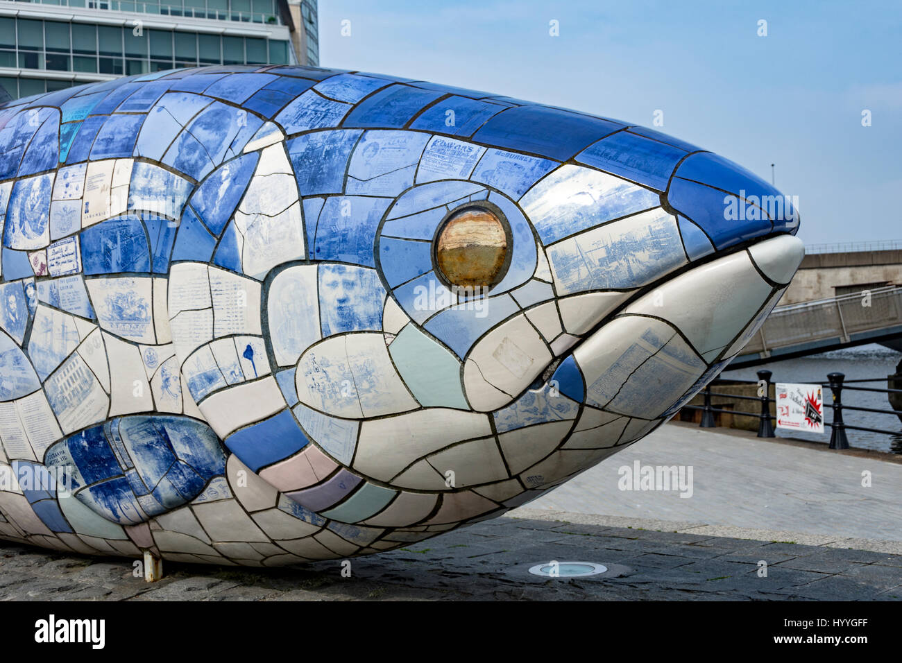 Die 'Big Fish'-Skulptur von John Kindness in Lagan Weir, Belfast, County Antrim, Nordirland, Großbritannien Stockfoto