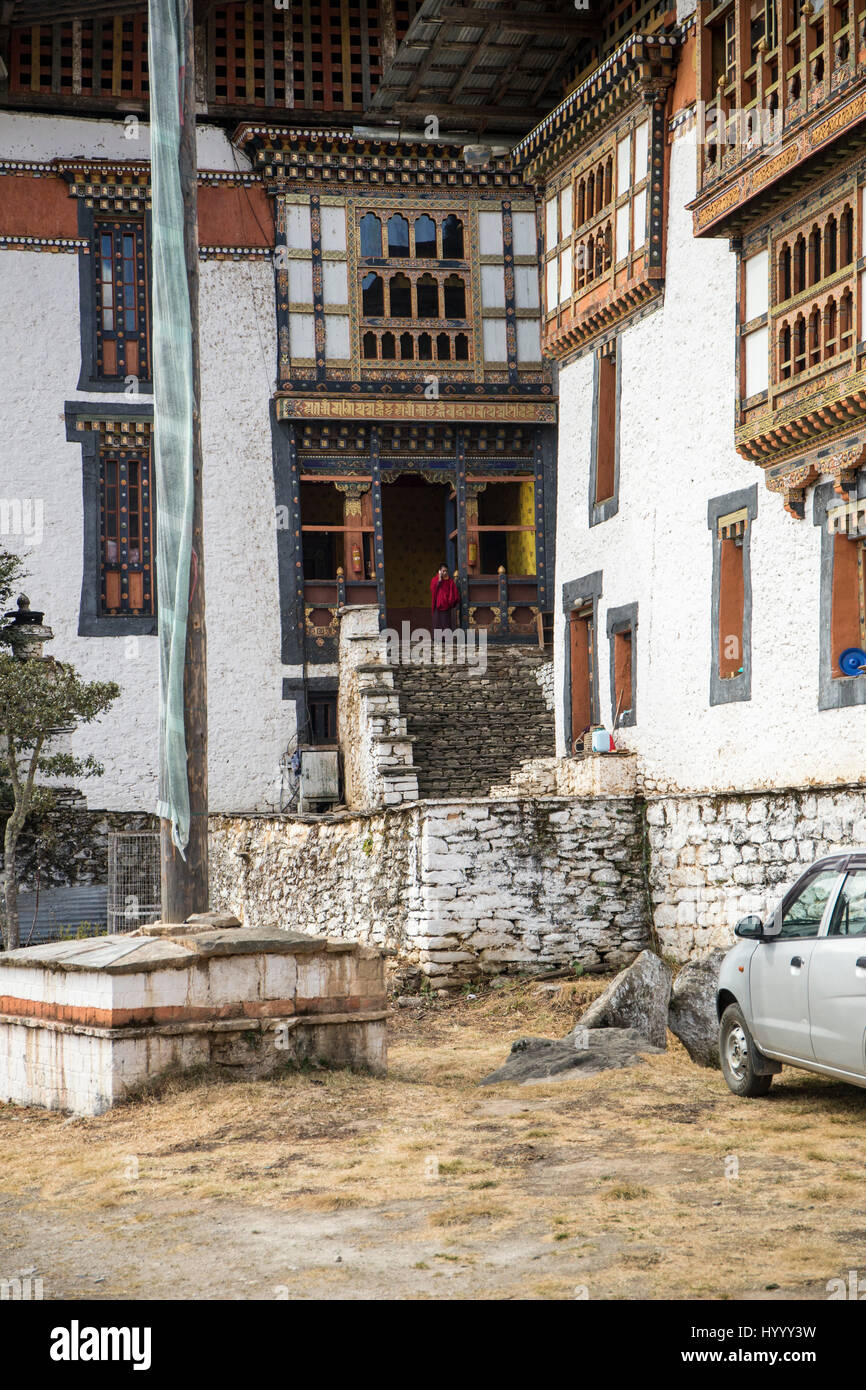 Die Kurjey Lhakhang umfasst drei Tempeln umgeben von 108 Chörten (Bhutan) Stockfoto