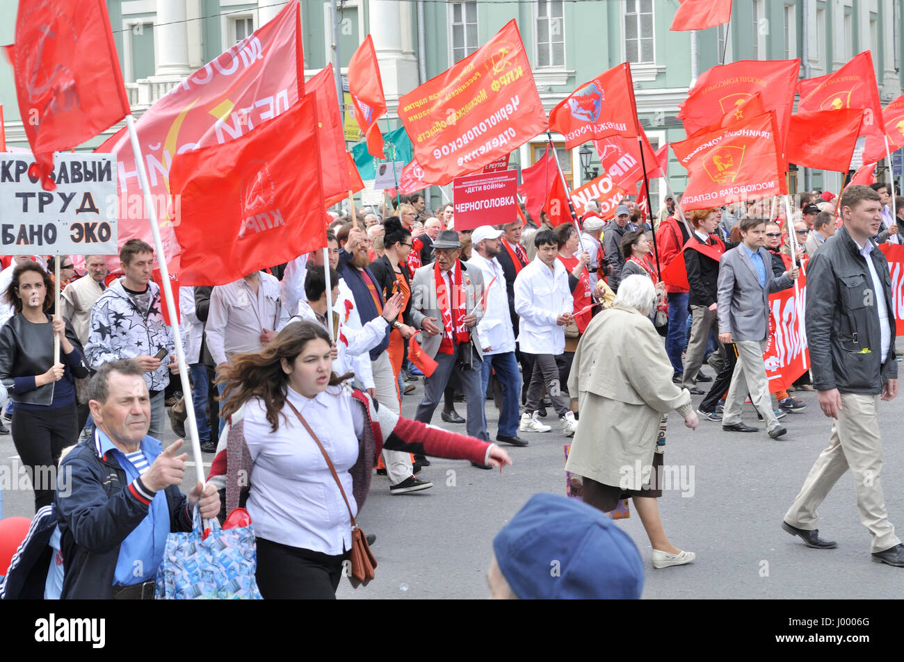 Russische kommunistische Workers' Party Demonstration während einem Tag des Frühlings und der Arbeit. Stockfoto