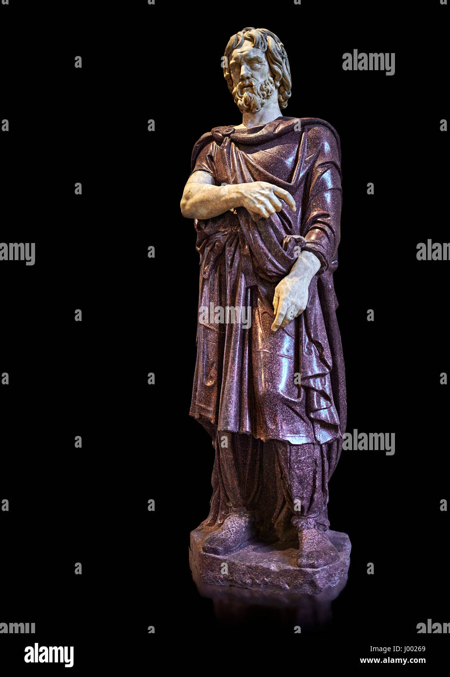 Statue eines Gefangenen Barbaren - 2. Jh. n. Chr. Römische Skulptur in Porphyr aus. Inv-Nr. Herr 331 oder Ma 1385, Louvre-Museum, Paris. Stockfoto