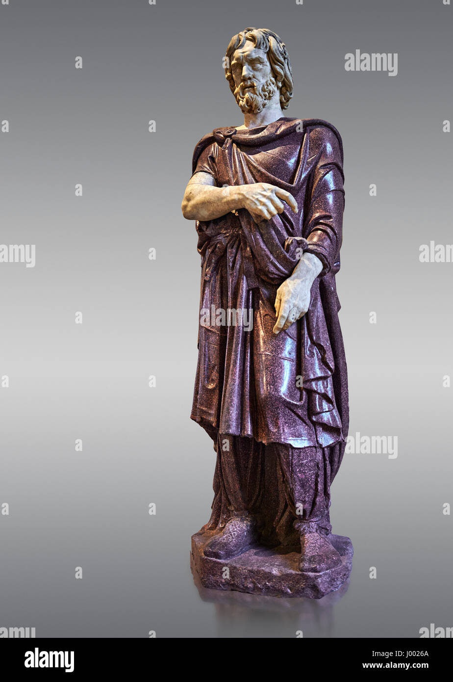 Statue eines Gefangenen Barbaren - 2. Jh. n. Chr. Römische Skulptur in Porphyr aus. Inv-Nr. Herr 331 oder Ma 1385, Louvre-Museum, Paris. Stockfoto