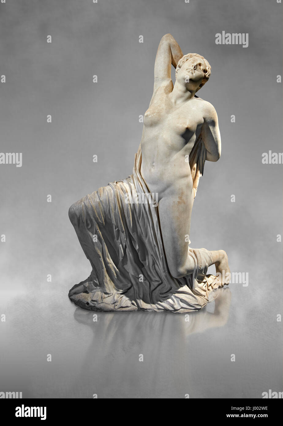 5. Jahrhundert v. Chr. griechische Statue von einer Niobid aus der Horti Sallustiani, Inv 72274, das römische Nationalmuseum, Rom, Italien Stockfoto 5. Jahrhundert v. Chr. griechische Statue von einer Niobid aus der Horti Sallustiani, Inv 72274, das römische Nationalmuseum, Rom, Italien Stockfoto