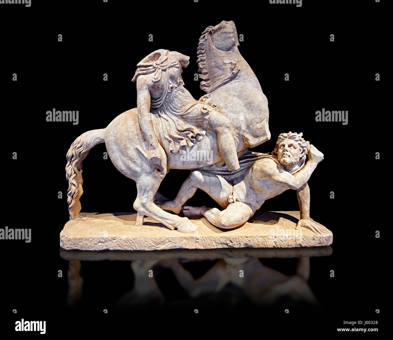 Roman Statue von einer Amazone zu Pferd und ein Barbar, 2. Cent AD von der  kaiserlichen Villa in der Nähe von Faro. Das römische Nationalmuseum, Rom,  Italien Stockfotografie - Alamy