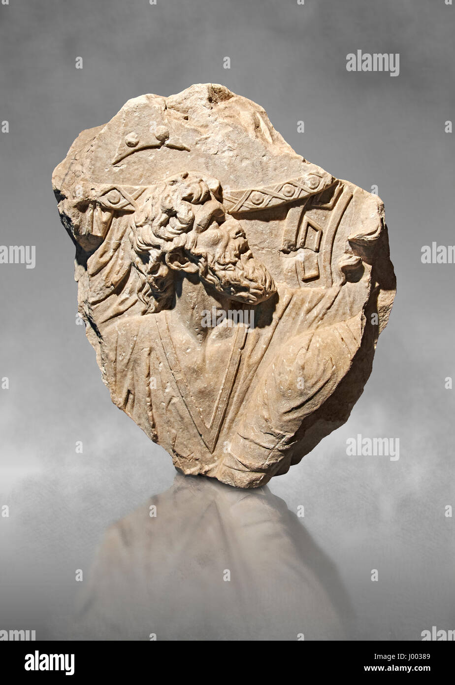 Römischen Relief Panel zeigt ein Barbar, ca. 98-117 n. Chr. aus dem Palast Montecitorio, Rom. 39163, römische Nationalmuseum Rom Inv. Stockfoto