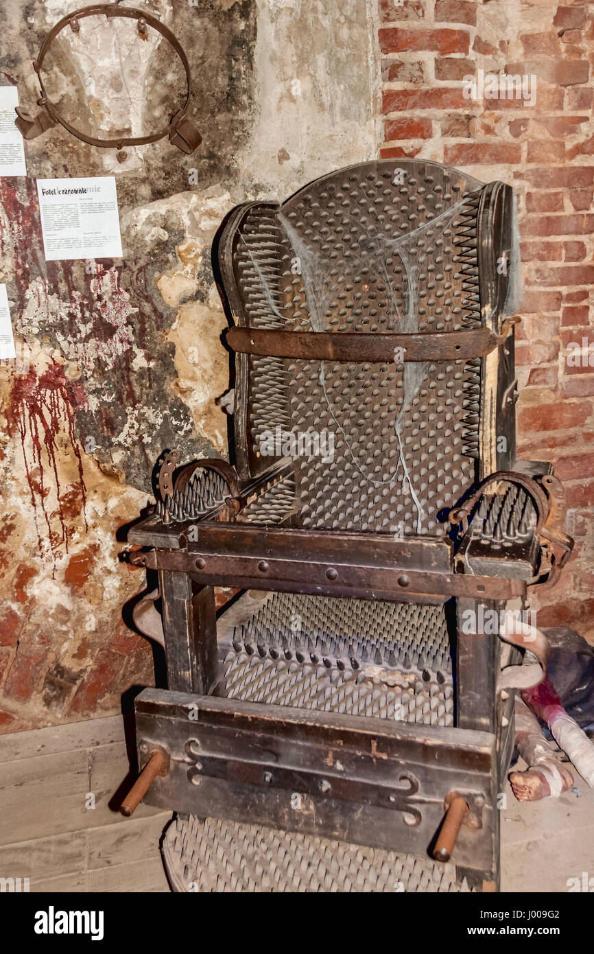 Mittelalterlichen Folterstuhl mit Stahlspikes in Kreuzritterburg in Gniew, Polen Stockfoto