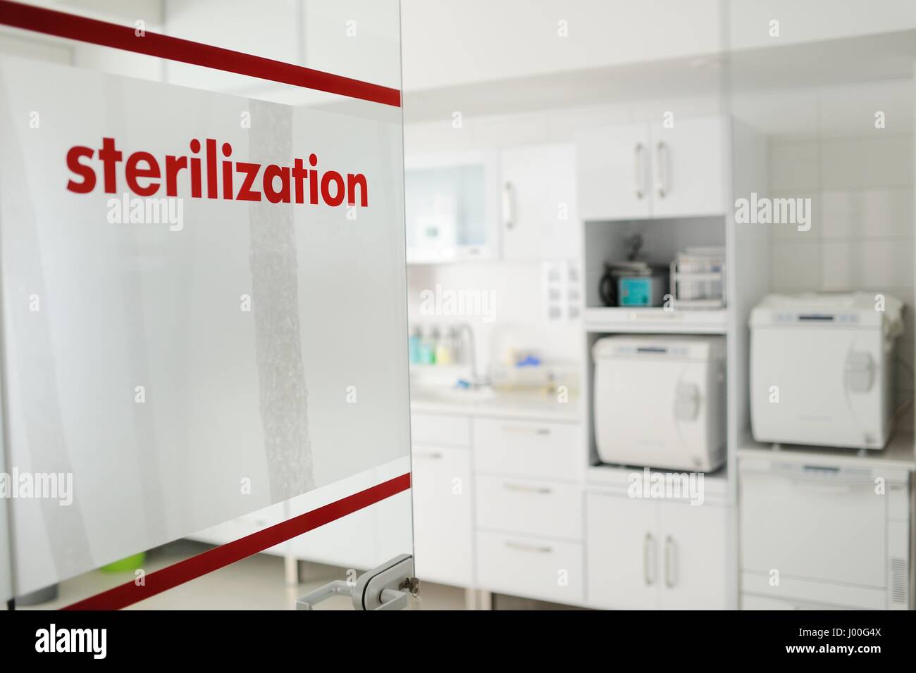 Raum für die Sterilisation von medizinischen Instrumenten eine moderne Tagesklinik Stockfoto