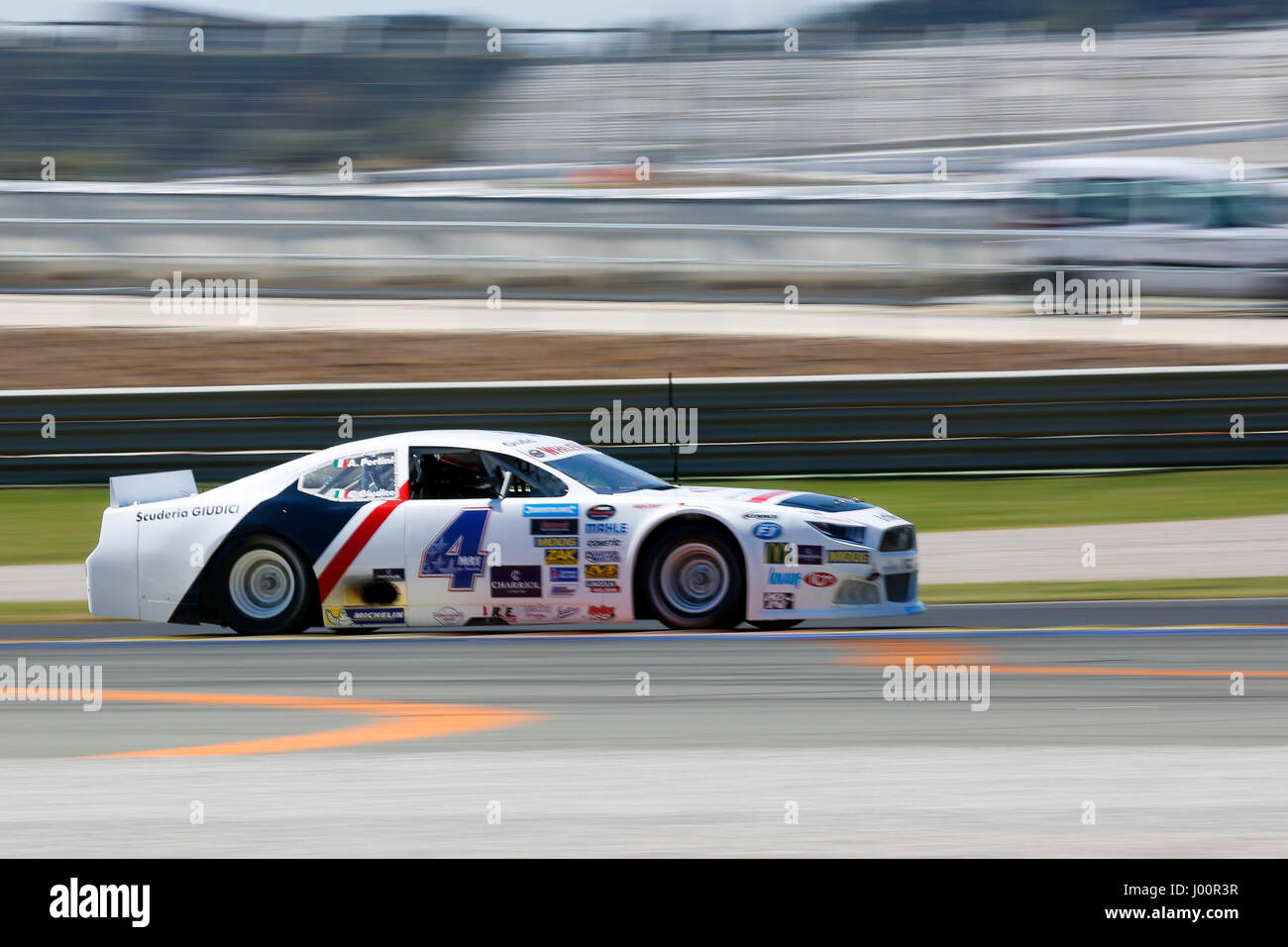 Valencia, Spanien. 8. April 2017. Valencia, ESPANA - März 2017: Giudice während der NASCAR WHELEN EURO Serie Rennen 1 ELITE 1 in Circuit Ricardo Tormo, Cheste, Valencia, Spanien. : Bildnachweis Cronos/Omar Arnau: Cronos/Alamy Live-Nachrichten Stockfoto