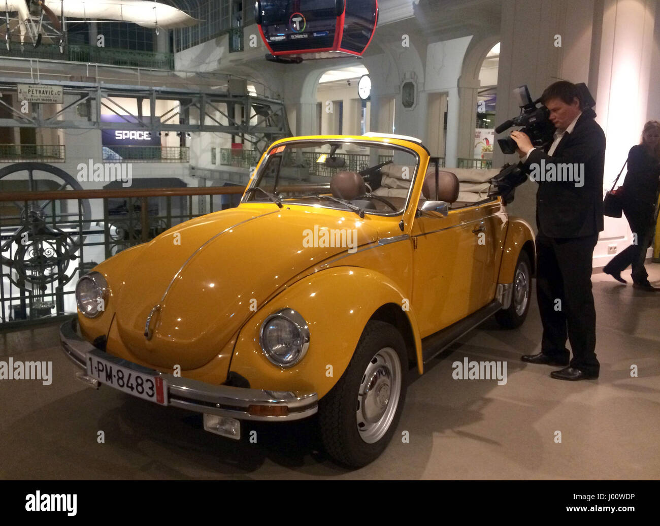 Wien, Österreich. 29. März 2017. Das gelbe Volkswagen 1303 Cabrio, der ehemalige österreichische Bundeskanzler Bruno Kreisky (1911-1990) während seines Urlaubs auf der Insel Mallorca fuhr, kann als ein Laon im technischen Museum in Wien, Österreich, 29. März 2017 gelten. Foto: Matthias Röder/Dpa/Alamy Live News Stockfoto