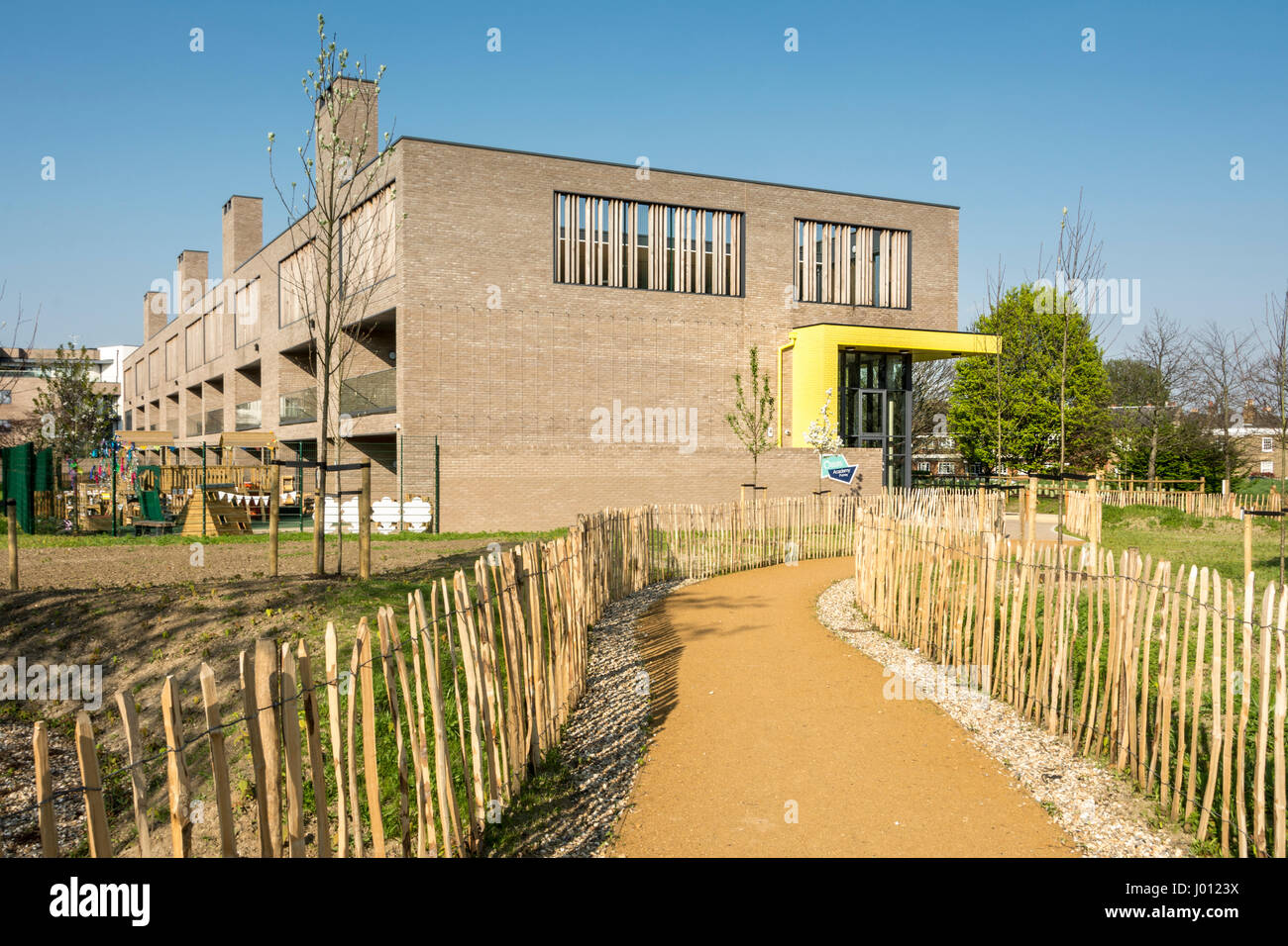 Die neue Oase Academy Putney. Die Schule befindet sich auf dem Gelände des ehemaligen Krankenhauses Putney auf Putney, London, UK Stockfoto