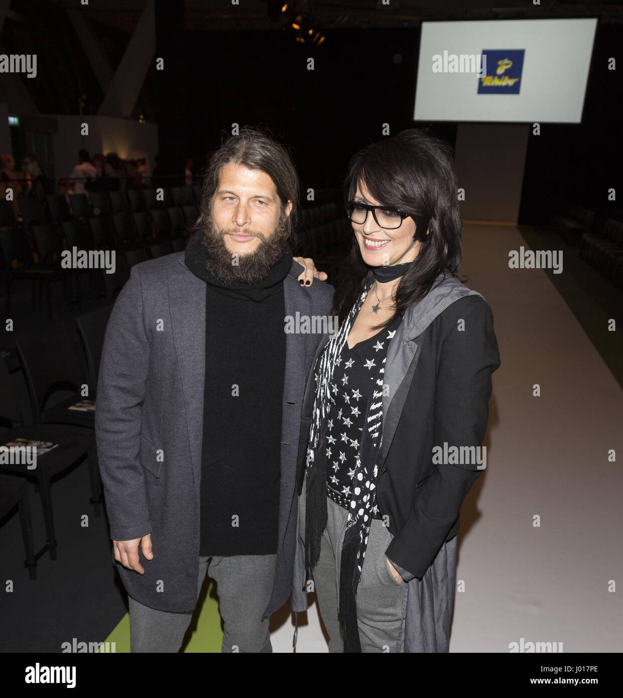 Prominenten Besuch Tchibo Fashion-Show "Ready for den grünen Teppich" am Cruise Center Altona,, Hamburg Featuring: Philipp Palm, Nena wo: Hamburg, Deutschland: 8. März 2017 Stockfoto