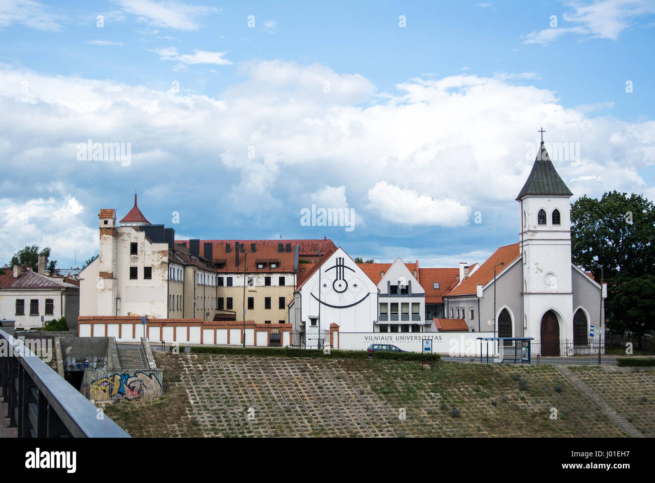 KAUNAS, Litauen - 12. Juli 2015: Ein Gebäude von Vilnius Universität Kaunas, Litauen. Stockfoto