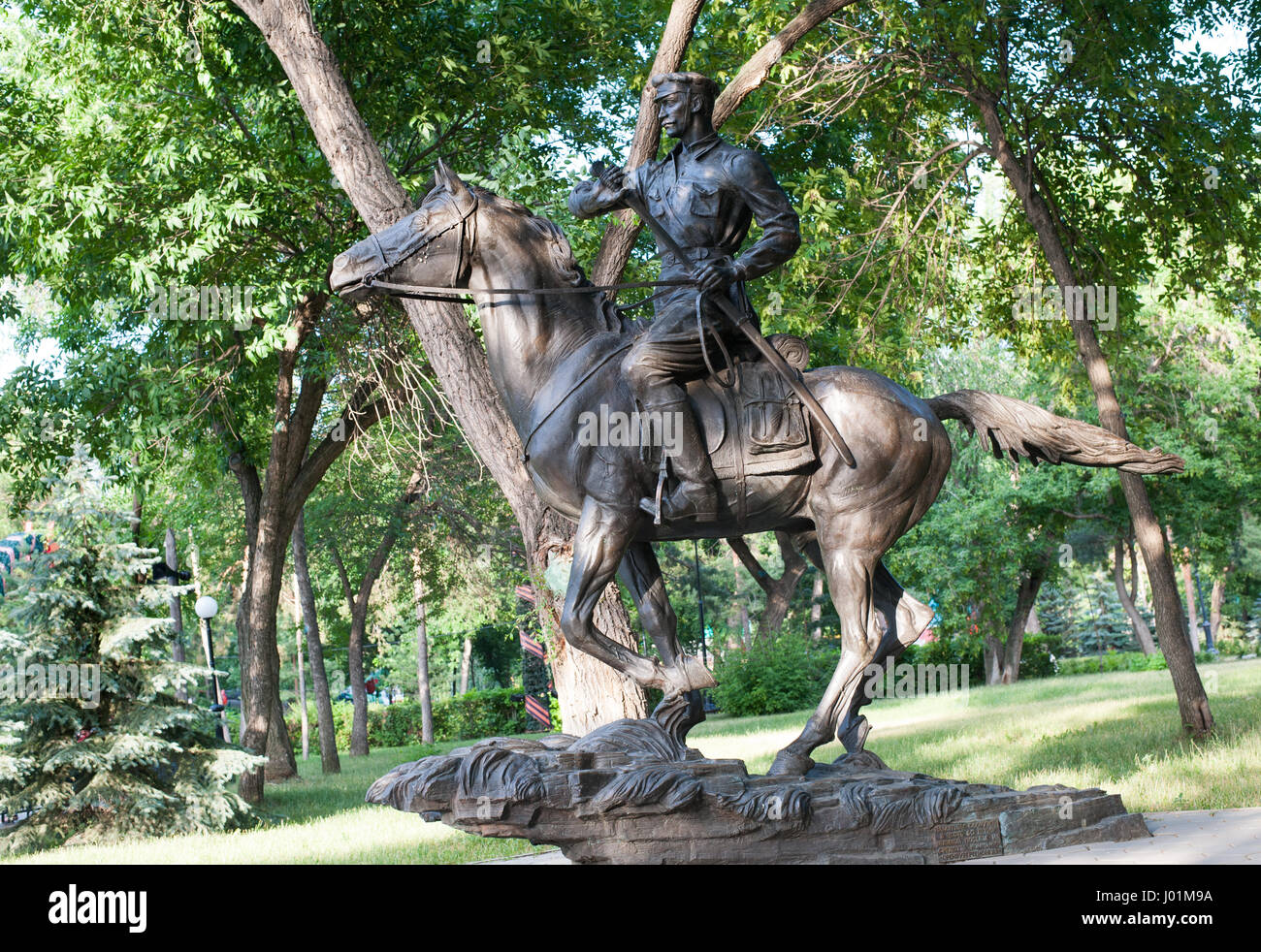 Orenburg, Russland-Juni 23,2016, sowjetische Soldaten. Skulptur Kavallerist für Speicher 11 Kavallerie-Division von großen Vaterländischen Krieg 1941-1945 Stockfoto