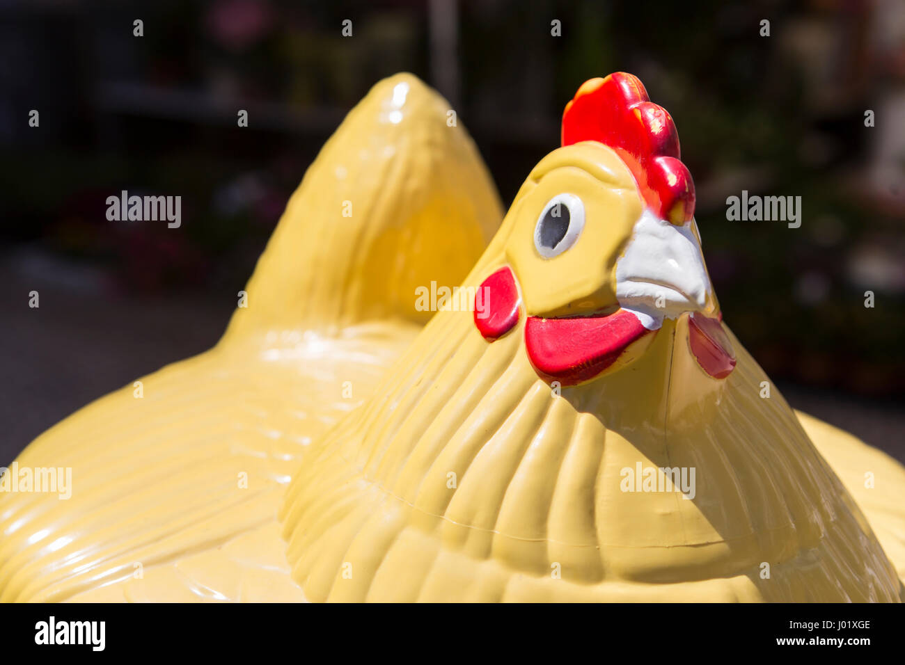 Henne gelb Spielzeug aus Kunststoff, typisches von Cadiz auf Karwoche Stockfoto