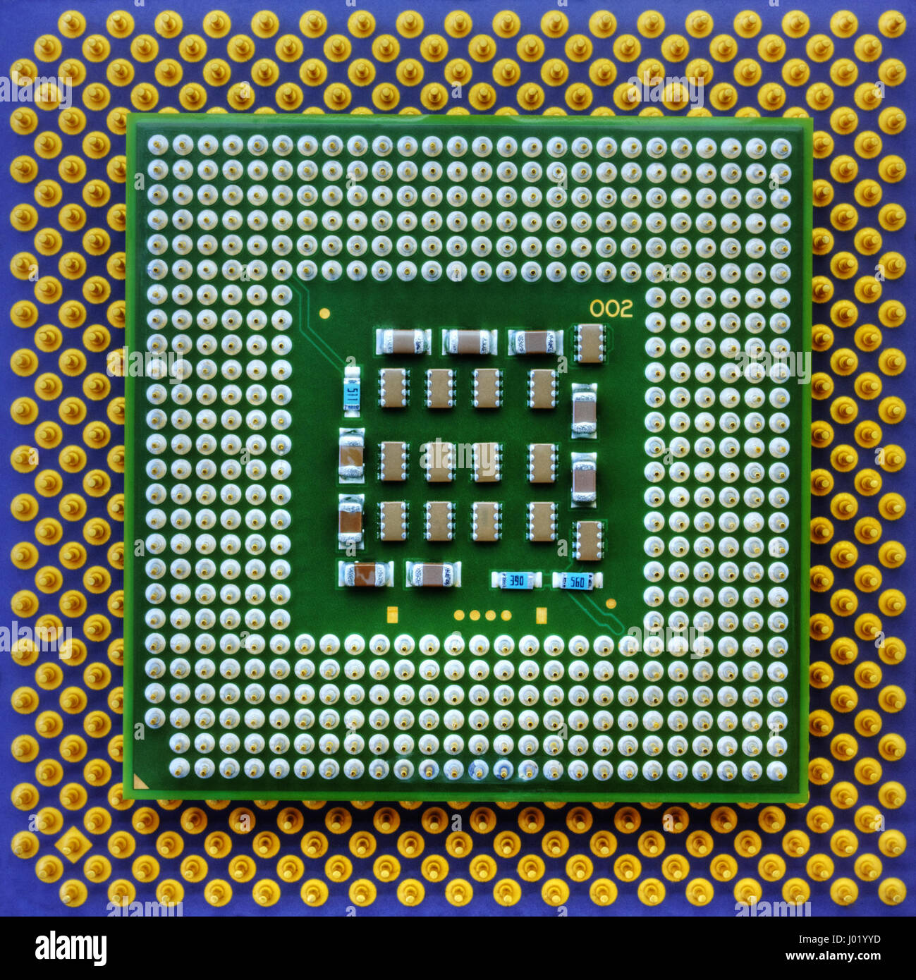 Technologischer Hintergrund mit blauen Computer Motherboard und Zentraleinheit closeup Stockfoto