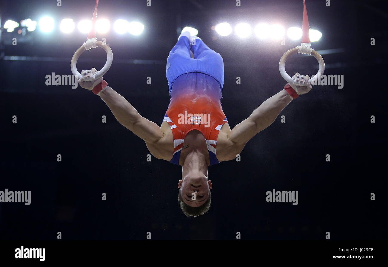Der britische Brinn Bevan on the Rings während der WM der Gymnastik im O2, London. Stockfoto
