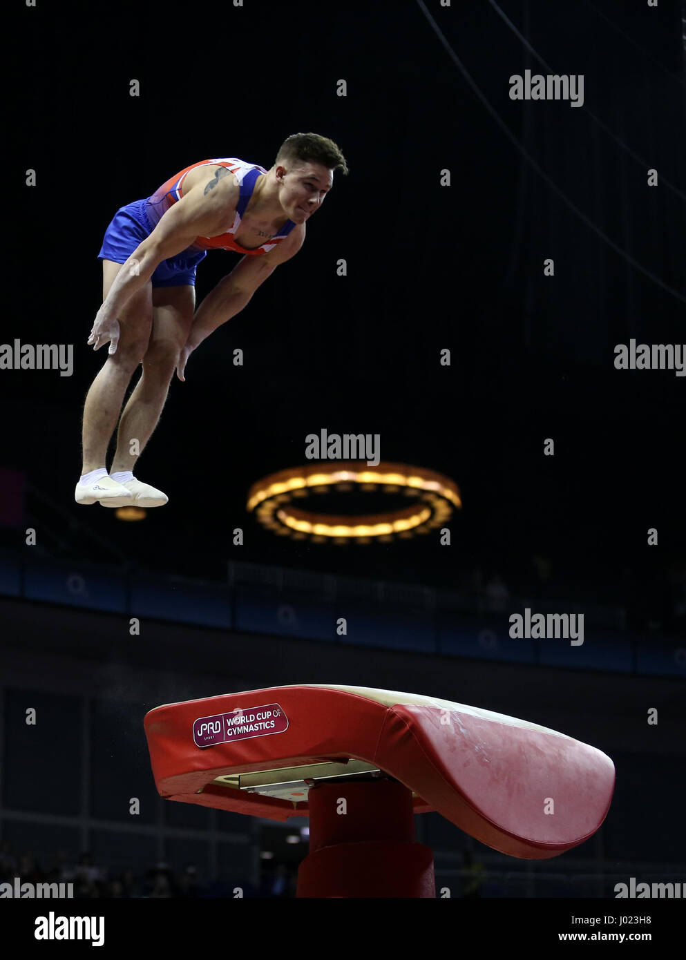 Großbritanniens Brinn Bevan im Gewölbe während der WM der Gymnastik in der O2 London. Stockfoto
