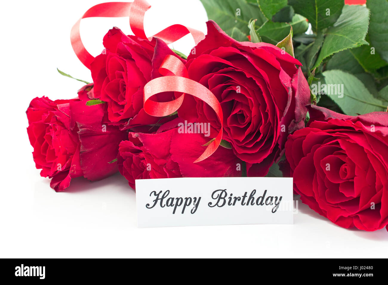 Happy Birthday Card mit Strauß roter Rosen auf weißem Hintergrund. Stockfoto