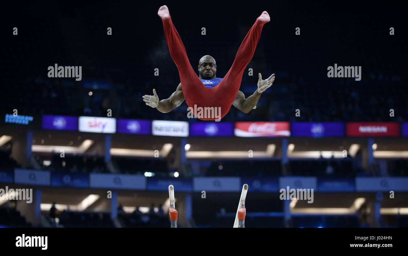 Der US-Amerikaner Donnell Whittenburg tritt bei der WM der Gymnastik im O2, London, an den Parallelbarren an. DRÜCKEN Sie VERBANDSFOTO. Bilddatum: Samstag, 8. April 2017. Bildnachweis sollte lauten: Steven Paston/PA Wire. EINSCHRÄNKUNGEN: Nur redaktionelle Verwendung, keine kommerzielle Nutzung ohne vorherige Genehmigung. Stockfoto