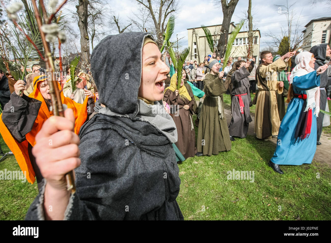 Wejherowo, Polen. 9. April 2017. Am Palmsonntag Prozession Teilnehmer werden am 9. April 2017 in Wejherowo, Polen gesehen. Am Palmsonntag fällt auf den Sonntag vor Ostern. Das fest erinnert an den Einzug Jesu in Jerusalem. Bildnachweis: Michal Fludra/Alamy Live-Nachrichten Stockfoto