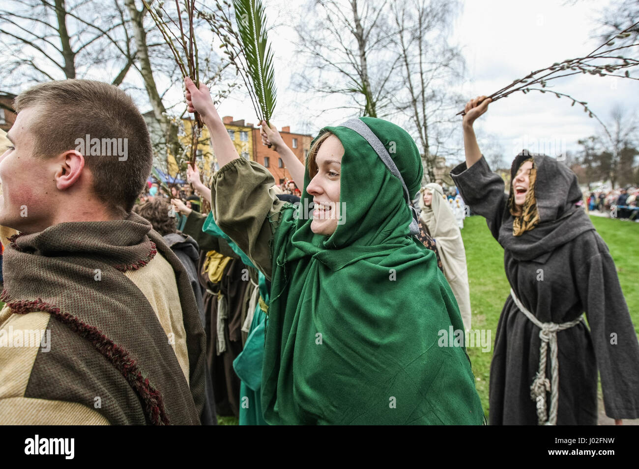 Wejherowo, Polen. 9. April 2017. Am Palmsonntag Prozession Teilnehmer werden am 9. April 2017 in Wejherowo, Polen gesehen. Am Palmsonntag fällt auf den Sonntag vor Ostern. Das fest erinnert an den Einzug Jesu in Jerusalem. Bildnachweis: Michal Fludra/Alamy Live-Nachrichten Stockfoto