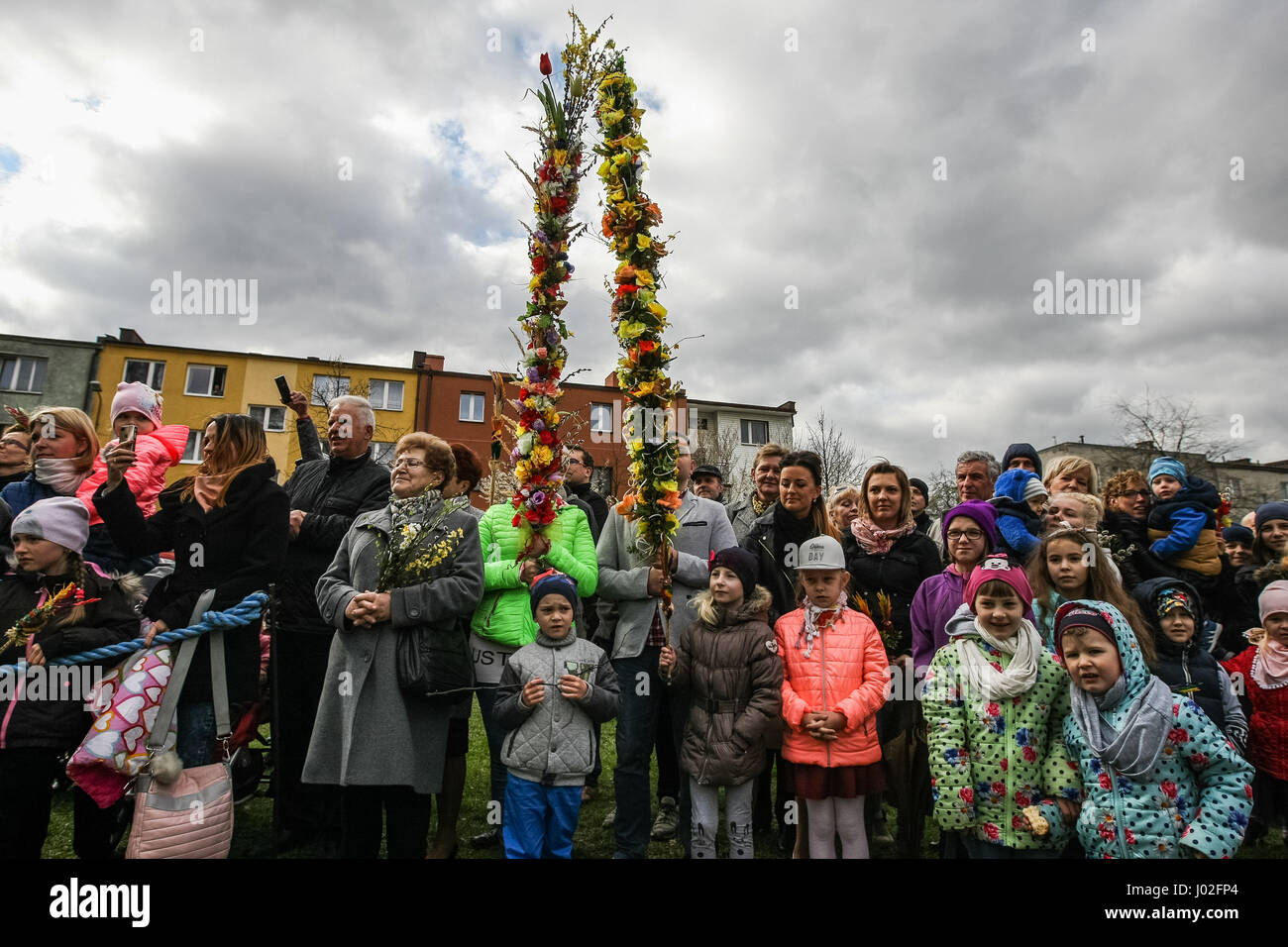 Wejherowo, Polen. 9. April 2017. Am Palmsonntag Prozession Teilnehmer werden am 9. April 2017 in Wejherowo, Polen gesehen. Am Palmsonntag fällt auf den Sonntag vor Ostern. Das fest erinnert an den Einzug Jesu in Jerusalem. Bildnachweis: Michal Fludra/Alamy Live-Nachrichten Stockfoto