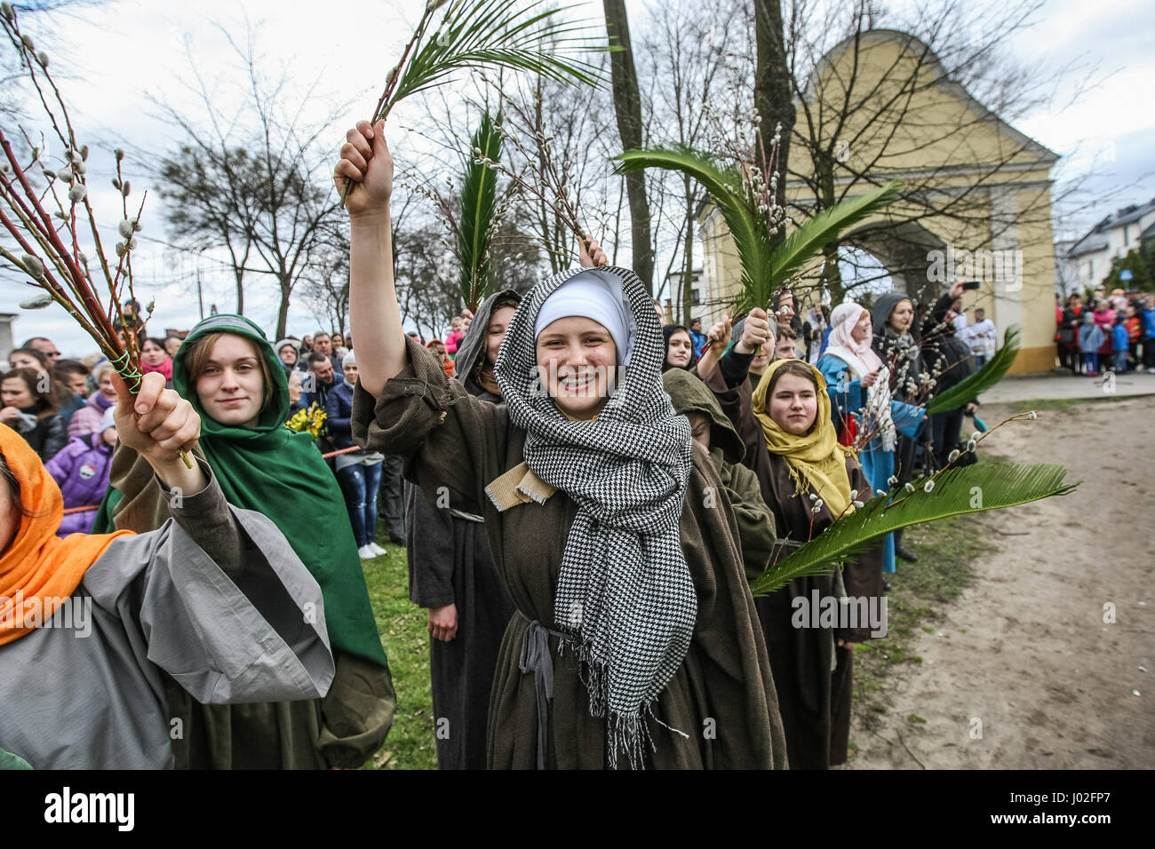 Wejherowo, Polen. 9. April 2017. Am Palmsonntag Prozession Teilnehmer werden am 9. April 2017 in Wejherowo, Polen gesehen. Am Palmsonntag fällt auf den Sonntag vor Ostern. Das fest erinnert an den Einzug Jesu in Jerusalem. Bildnachweis: Michal Fludra/Alamy Live-Nachrichten Stockfoto