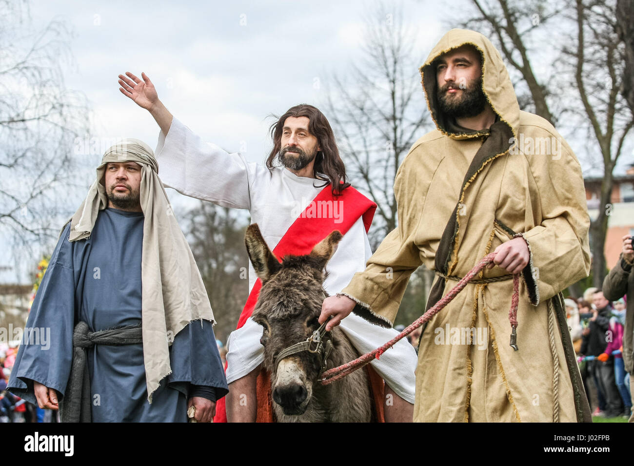 Wejherowo, Polen. 9. April 2017. Am Palmsonntag Prozession Teilnehmer werden am 9. April 2017 in Wejherowo, Polen gesehen. Am Palmsonntag fällt auf den Sonntag vor Ostern. Das fest erinnert an den Einzug Jesu in Jerusalem. Bildnachweis: Michal Fludra/Alamy Live-Nachrichten Stockfoto