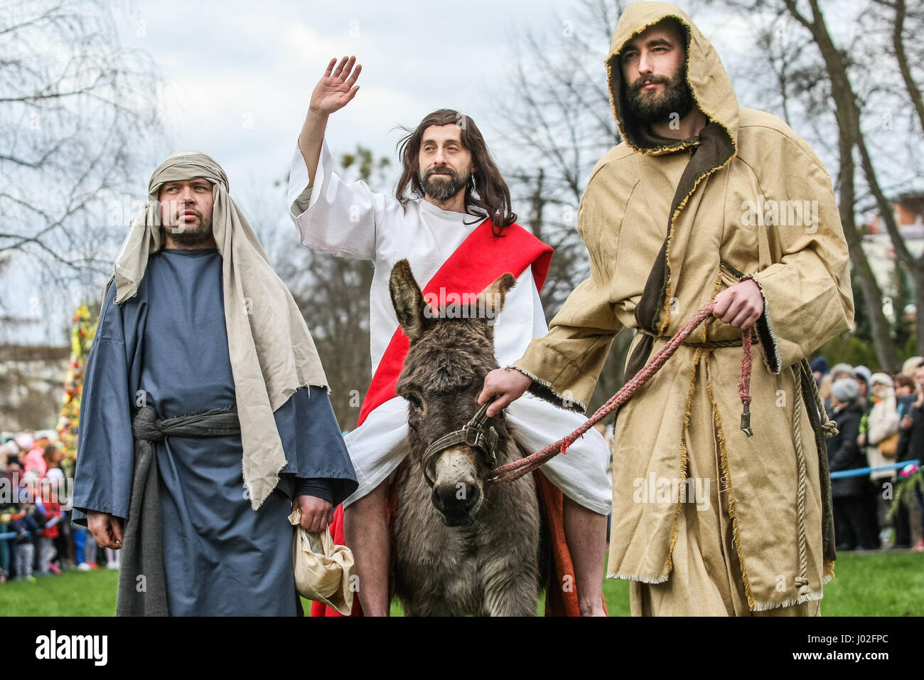 Wejherowo, Polen. 9. April 2017. Am Palmsonntag Prozession Teilnehmer werden am 9. April 2017 in Wejherowo, Polen gesehen. Am Palmsonntag fällt auf den Sonntag vor Ostern. Das fest erinnert an den Einzug Jesu in Jerusalem. Bildnachweis: Michal Fludra/Alamy Live-Nachrichten Stockfoto