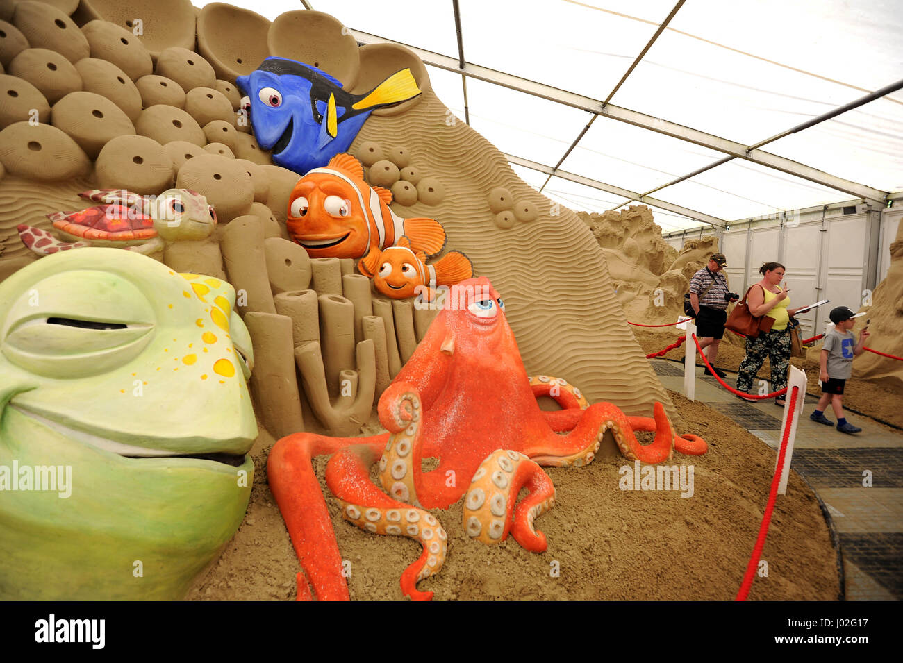 Findet Nemo am Eröffnungswochenende der Sandworld in Weymouth, Dorset, UK Credit: Finnbarr Webster/Alamy Live News Stockfoto