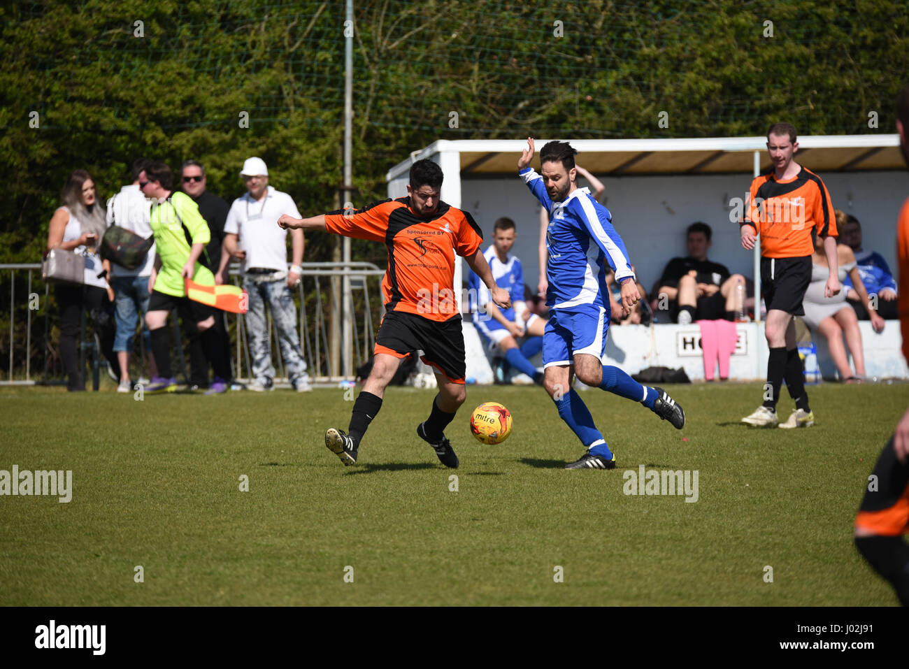 Scott Robinson von 5ive spielt in einem wohltätigen Fußballspiel. Sänger für die Band Five Stockfoto