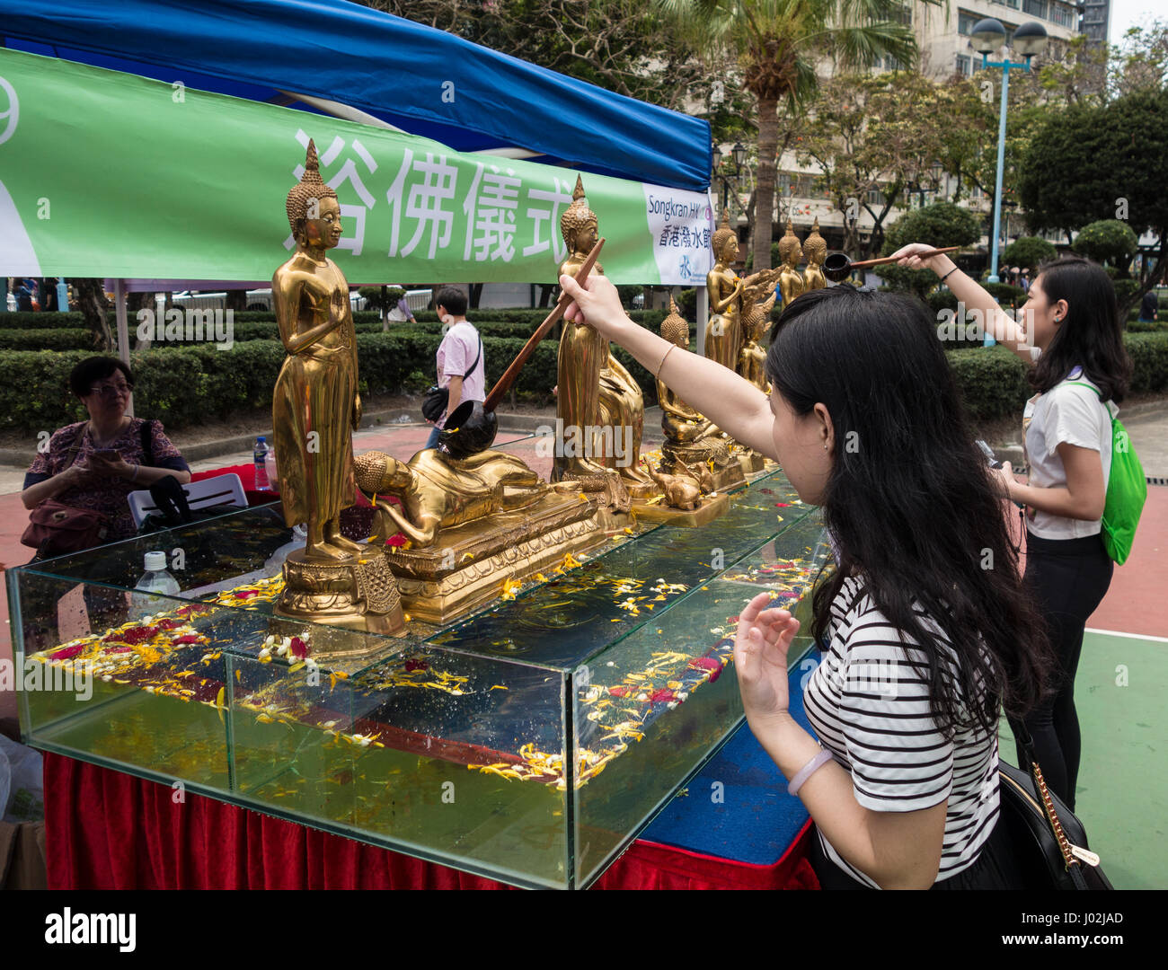 Songkran Zeremonie, Thai Gemeinschaft organisiert eine schöne Songkran Parade, Wasser kämpfen und andere lustige Aktivitäten in Hongkong, China. Stockfoto