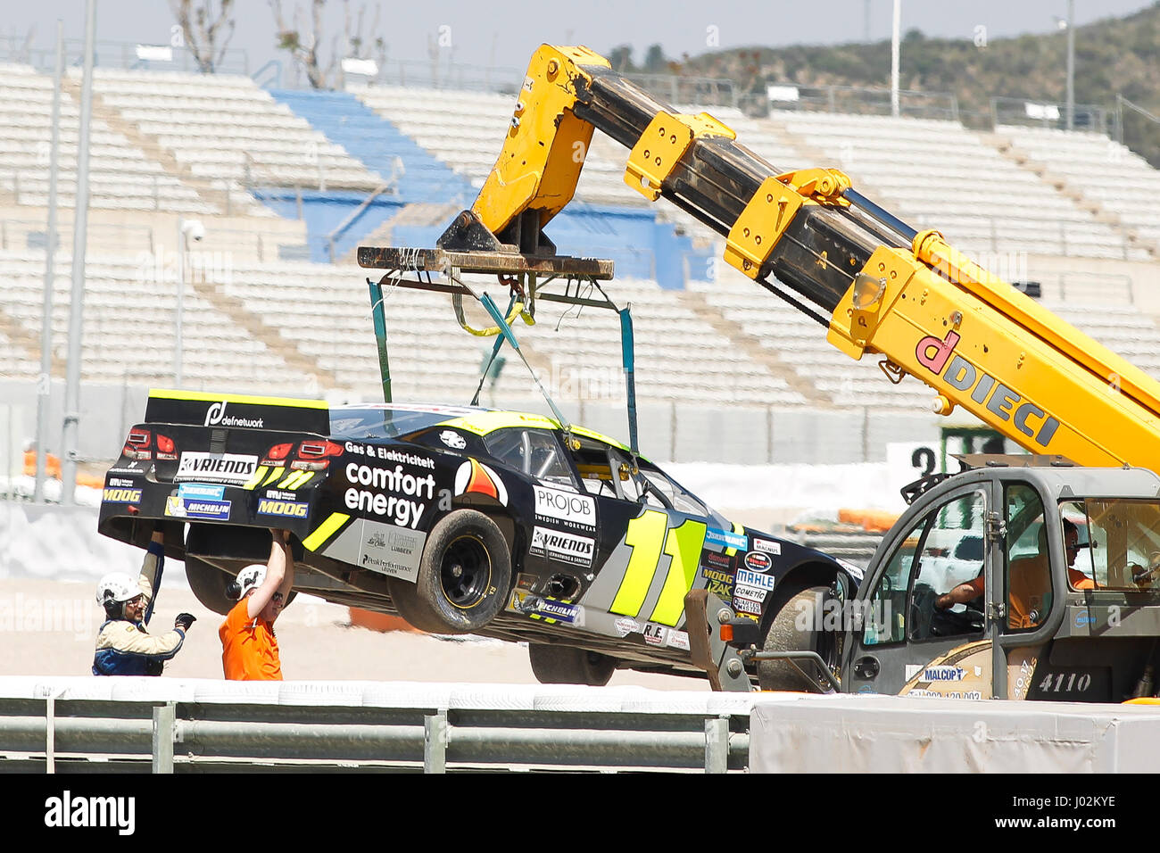Valencia, Spanien. 9. April 2017.  Sehnsucht Absturz während der NASCAR WHELEN EUROSERIE Sitzung Sonntag im Circuit Ricardo Tormo, Cheste, Valencia, Spanien. Foto: Cronos/Omar Arnau/Alamy Live News Stockfoto