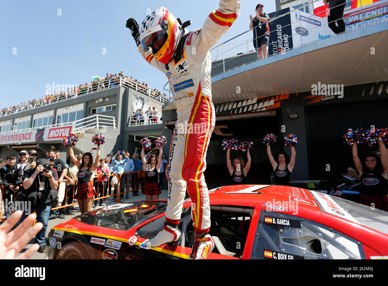 Valencia, Spanien. 9. April 2017.  Sieg für Borja Garcia während der NASCAR WHELEN EUROSERIE Sitzung Sonntag in Circuit Ricardo Tormo, Cheste, Valencia, Spanien. Foto: Cronos/Omar Arnau/Alamy Live News Stockfoto
