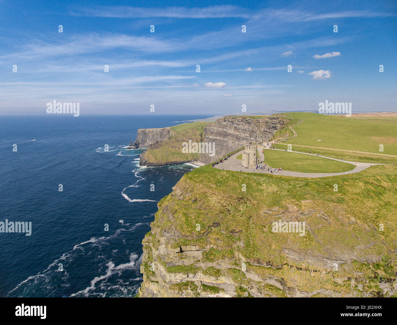Aerial Irland Landschaft Sehenswürdigkeit in County Clare. Die Klippen von Moher und Burren Irland. Epische irische Landschaft Meereslandschaft entlang die Wild at Stockfoto
