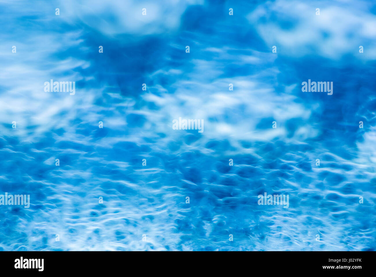Abstrakt Blau swirly Hintergrund für Website Tapeten, außerirdische Landschaft oder Welt, vielleicht' Kopf in der Metapher und der Cloud" Cloud Computing, abstrakten Himmel. Stockfoto
