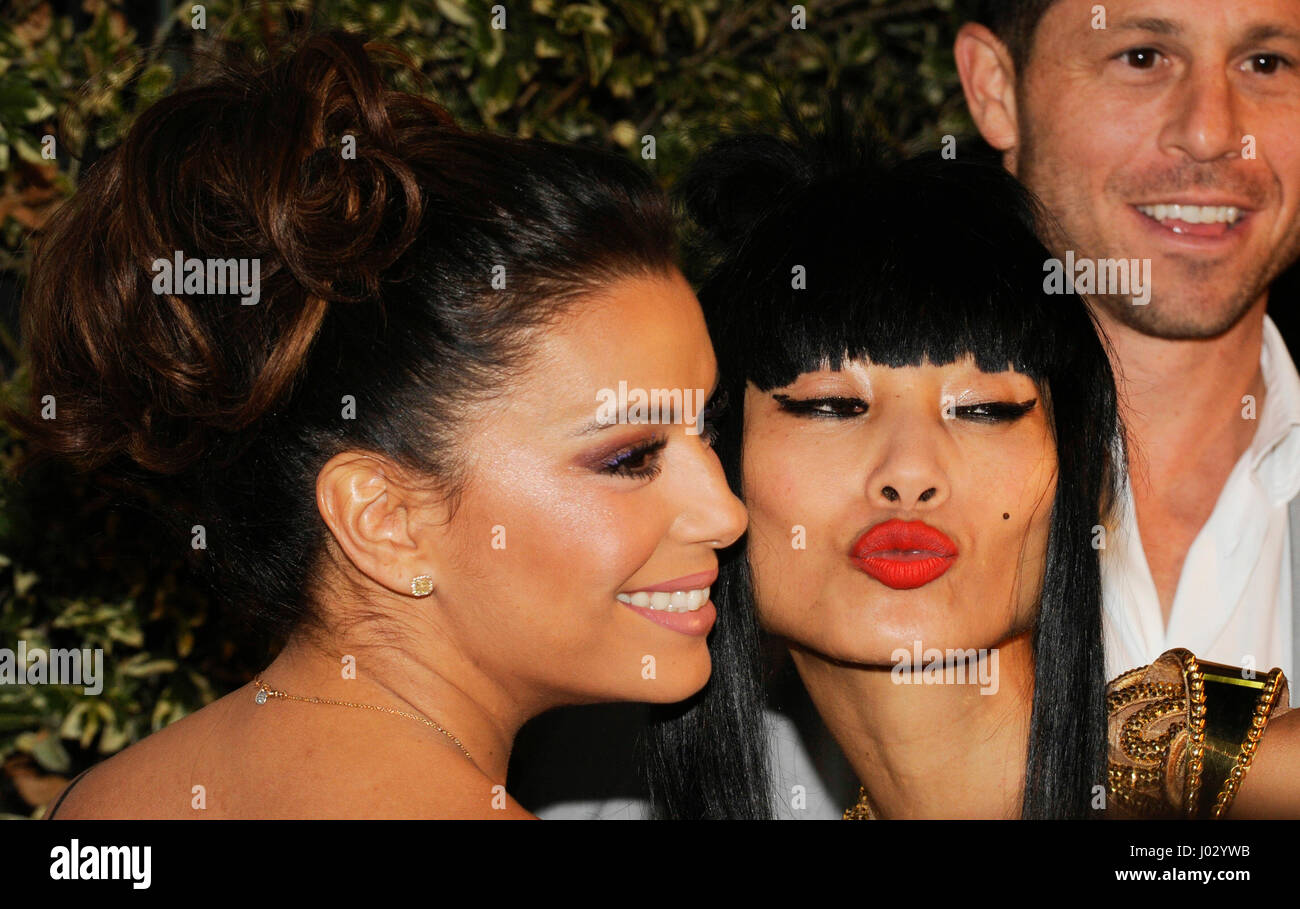 Schauspielerin Eva Longoria und Bai Ling kommt bei der Einführung von Casa Mexiko Tequila bei Beso Restraunt im 6. November 2015 in Hollywood, Kalifornien. Stockfoto