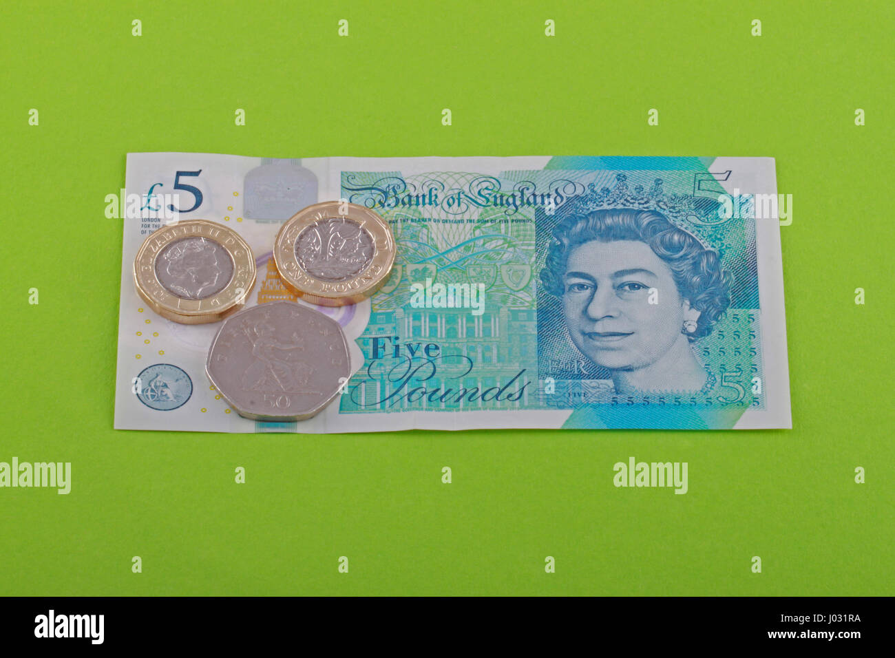 Britisch, UK existenzsichernden Lohn von sieben Pfund und fünfzig Pence erbte Kraft an 1. April 2017. Foto vor einem grünen Hintergrund. Stockfoto