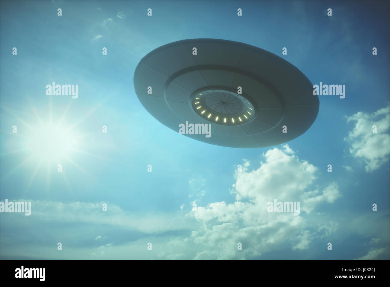 3D Darstellung mit der Fotografie. Außerirdisches Raumschiff unter der Sonne. Stockfoto