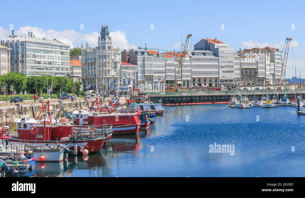 Angedockten Schiffe im Hafen von A Coruña, Galicien, Nordspanien, August-14-2014 Stockfoto
