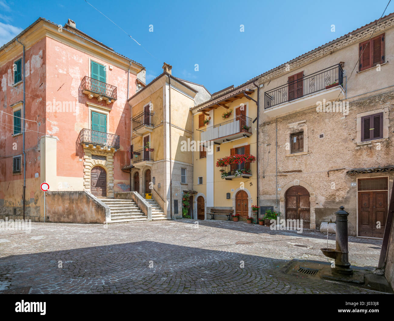 Castrovalva, altes Dorf in der Provinz l ' Aquila, Abruzzo (Italien), Juli-26-2016 Stockfoto