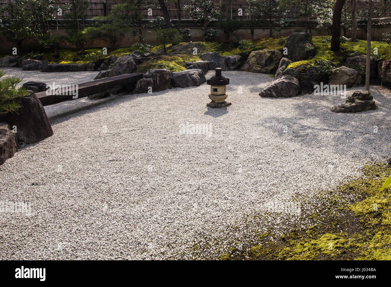 Dry Stone Garden am Tsurugaoka Hachimangu Schrein - Garten entstand im Jahr 1980 zum 800. Jahrestag der Tsurugaoka Hachimangu Schrein Stockfoto